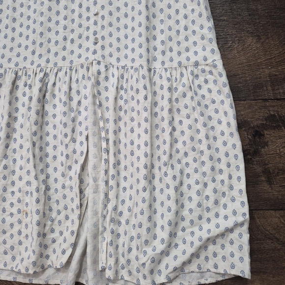 Elegant White Floral Maxi Dress - Picture 4 of 5